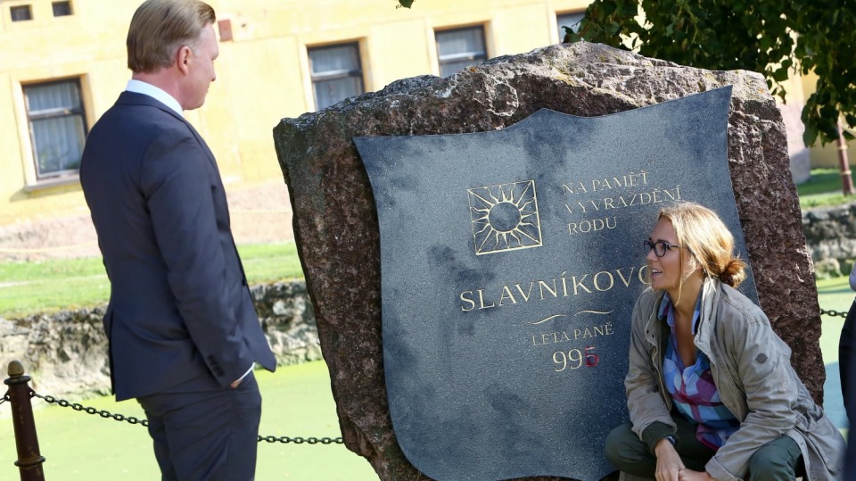 Michal dlouhý a Lucie Vondráčková v seriálu Kapitán Exner.